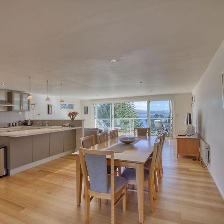 Quarterdeck Apartment Binalong Bay Екстер'єр фото