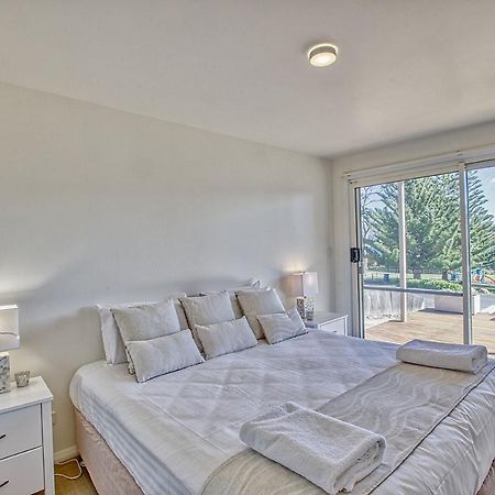 Quarterdeck Apartment Binalong Bay Екстер'єр фото