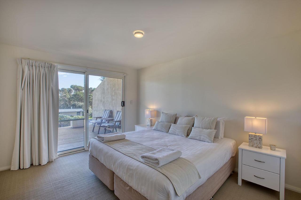 Quarterdeck Apartment Binalong Bay Екстер'єр фото