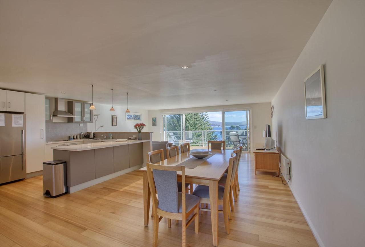 Quarterdeck Apartment Binalong Bay Екстер'єр фото