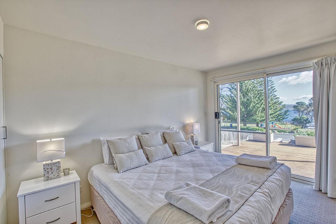 Quarterdeck Apartment Binalong Bay Екстер'єр фото