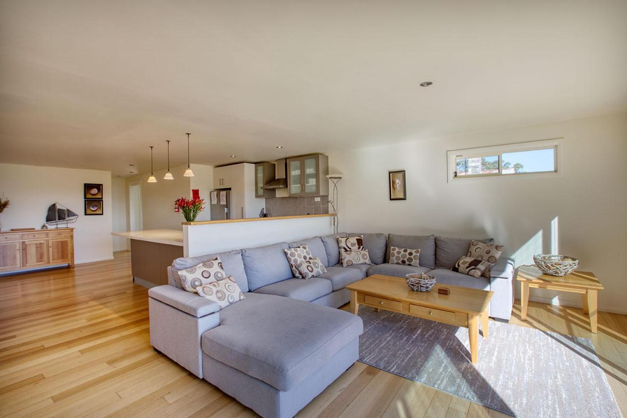 Quarterdeck Apartment Binalong Bay Екстер'єр фото