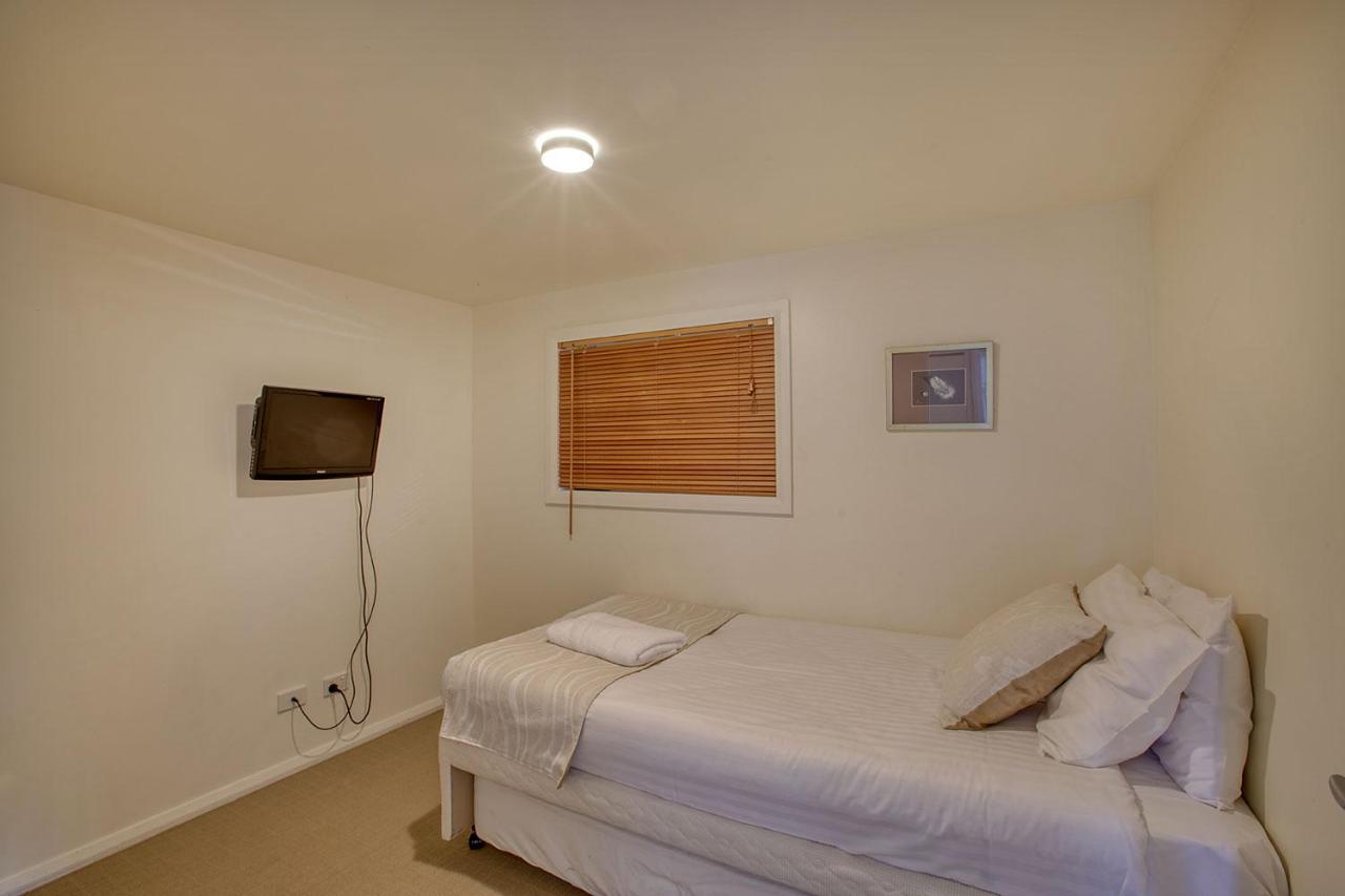 Quarterdeck Apartment Binalong Bay Екстер'єр фото