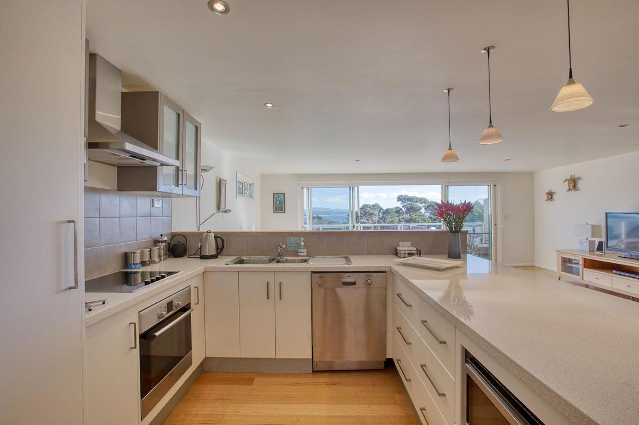 Quarterdeck Apartment Binalong Bay Екстер'єр фото