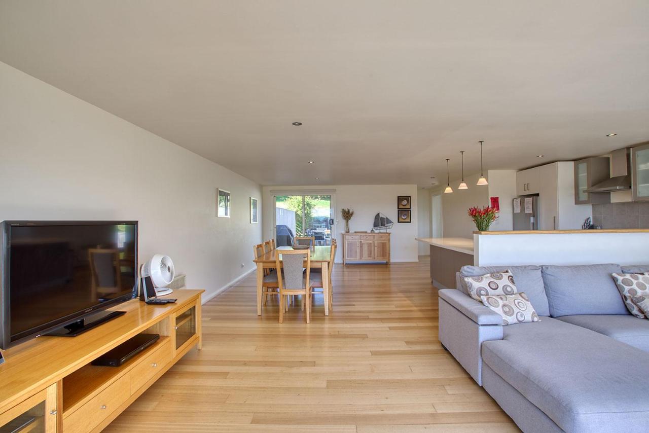 Quarterdeck Apartment Binalong Bay Екстер'єр фото