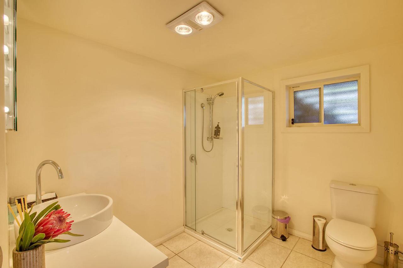 Quarterdeck Apartment Binalong Bay Екстер'єр фото