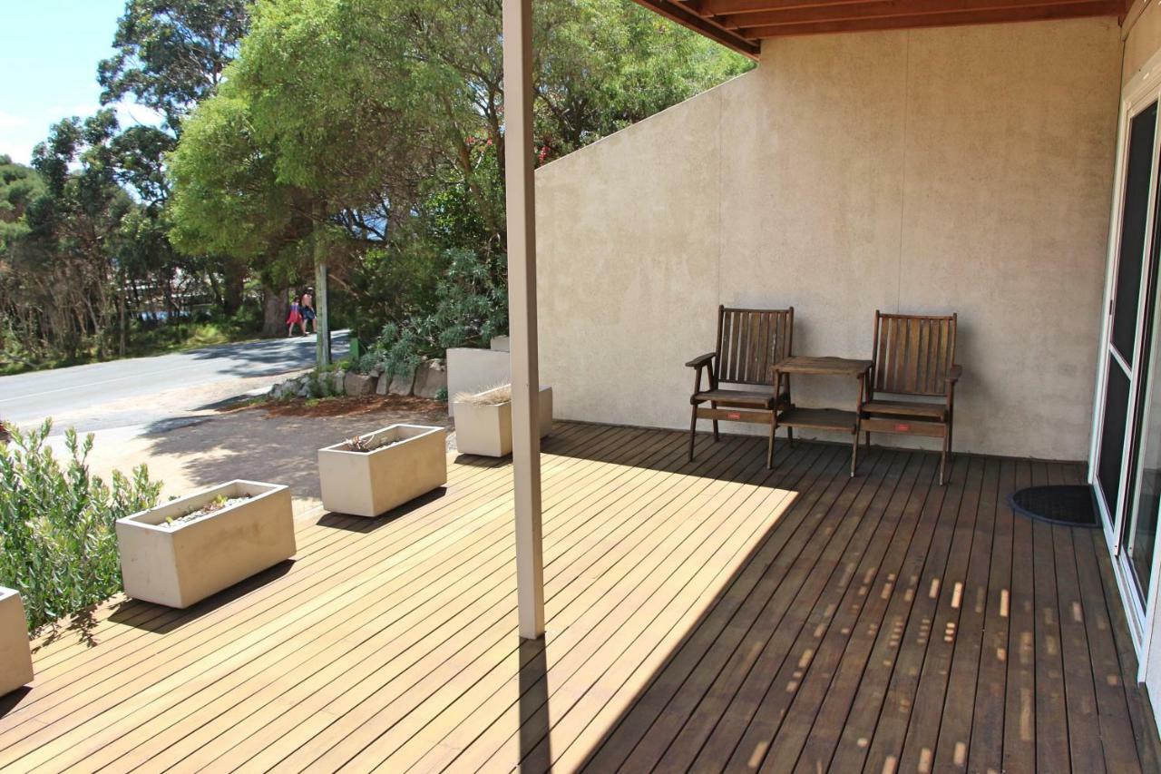 Quarterdeck Apartment Binalong Bay Екстер'єр фото